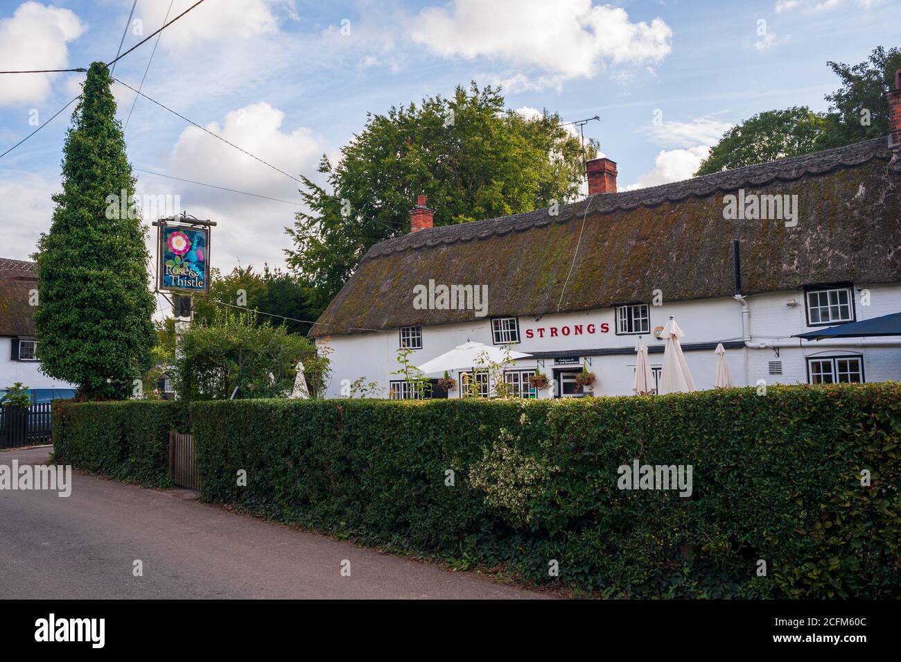Pub Rose and Thistle dans le village rural de Rockbourne, Hampshire, Royaume-Uni Banque D'Images