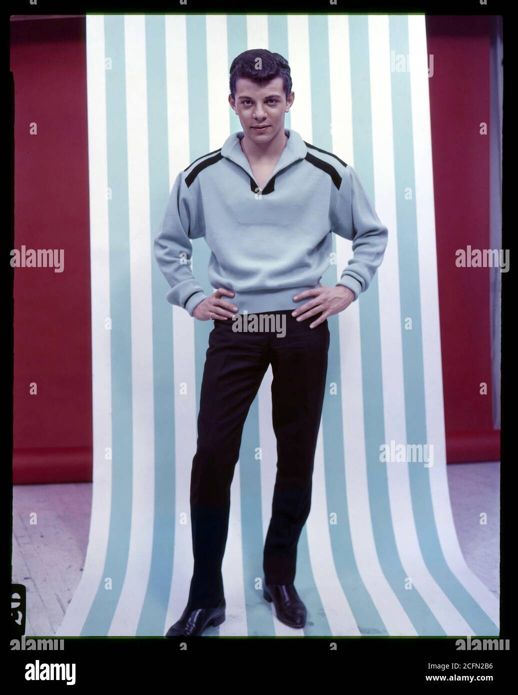 1959 c. , Etats-Unis : le célèbre chanteur de Rock'n Roll italien-américain et acteur Teen-Idol FRANKIE AVALON ( né en 1940 ), célébré pour la chanson ' venus ' en 1959. . Photographe inconnu . - MUSIQUE POP - ROCK AND ROLL - MUSICA LEGERA - portrait - ritratto - musicista - musicien - ROCK - portrait - ritratto - ANNI CINQUANTA - 50's - '50 - Teen Idol - paralléles lignes - linee paralele ---- ARCHIVIO GBB Banque D'Images