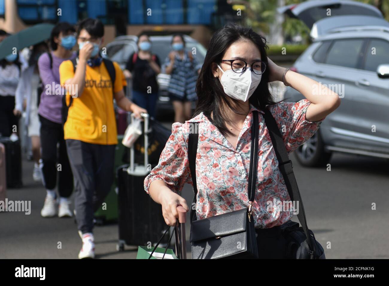 Haikou, Chine. 06e septembre 2020. Les élèves de l'Université de Hainan portant des masques retournent à l'école. Les élèves sont tenus de vérifier leurs codes de santé, leurs dossiers de voyage et leurs cartes d'identité avant d'entrer à l'école seulement après que leur température corporelle soit normale. Crédit : SOPA Images Limited/Alamy Live News Banque D'Images