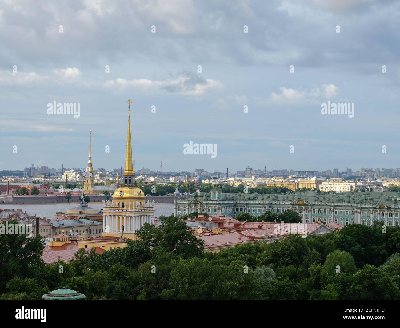 Bâtiment de l'Amirauté vue aérienne depuis la Colonnade de la cathédrale Saint-Isaac à Saint-Pétersbourg, Russie Banque D'Images