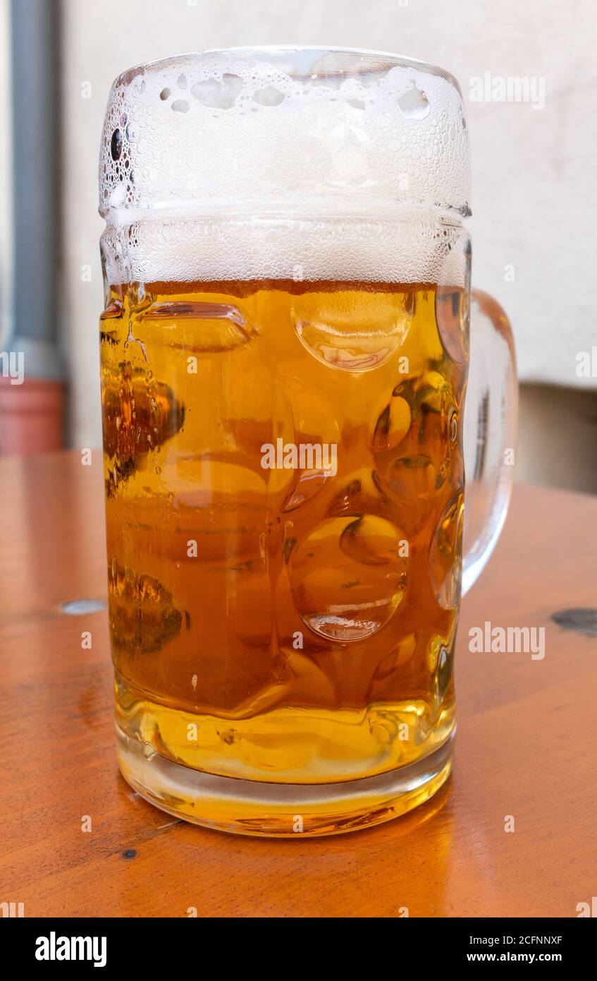 Tasse à bière avec poignée Banque D'Images
