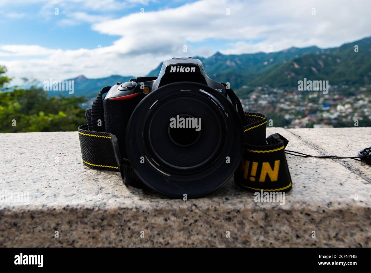 Un appareil photo reflex numérique Nikon d3500. Photo prise à  l'Observatoire Bukak Palgakjeong de Séoul, Corée du Sud Photo Stock - Alamy