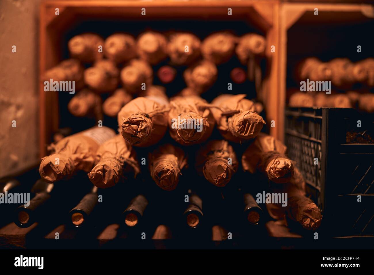 Stockage de sortes de vin chères dans la cave Banque D'Images