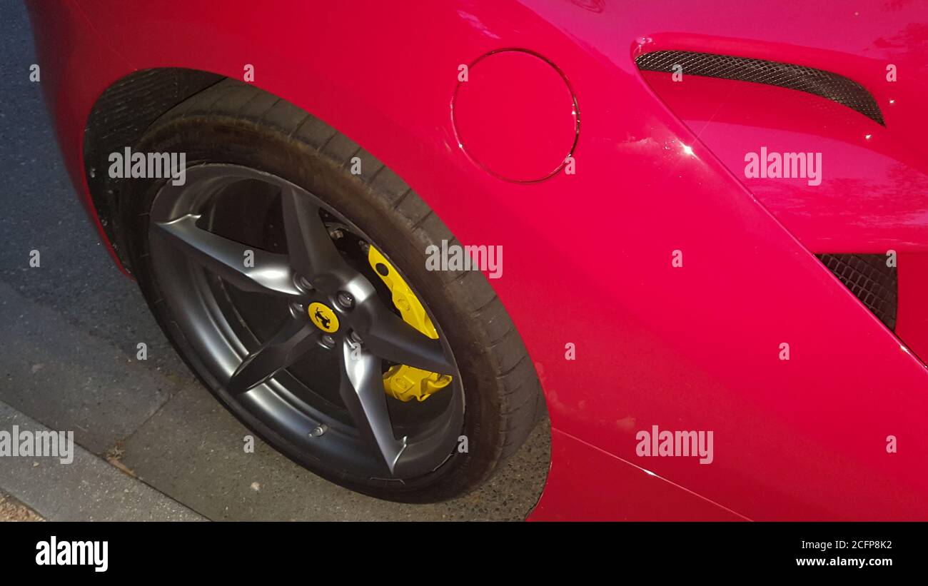 Bordeaux , Aquitaine / France - 09 01 2020 : Ferrari 488 GTB arrière détail de la voiture de sport rouge modèle de luxe Banque D'Images