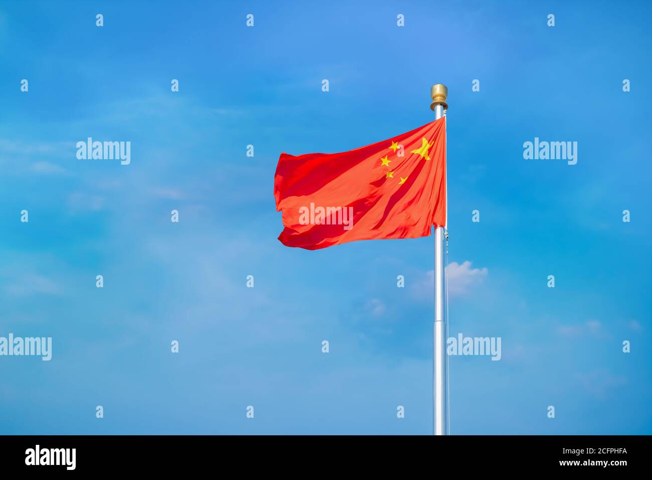 Pékin, Chine - 8 2020 janvier : un drapeau rouge chinois cinq étoiles sur la place Tiananmen Banque D'Images