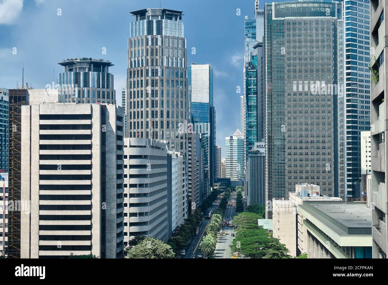 Manille, Philippines - 31 janvier 2020. Vue sur la ville de Makati pendant la journée. Gratte-ciels par temps ensoleillé. Banque D'Images