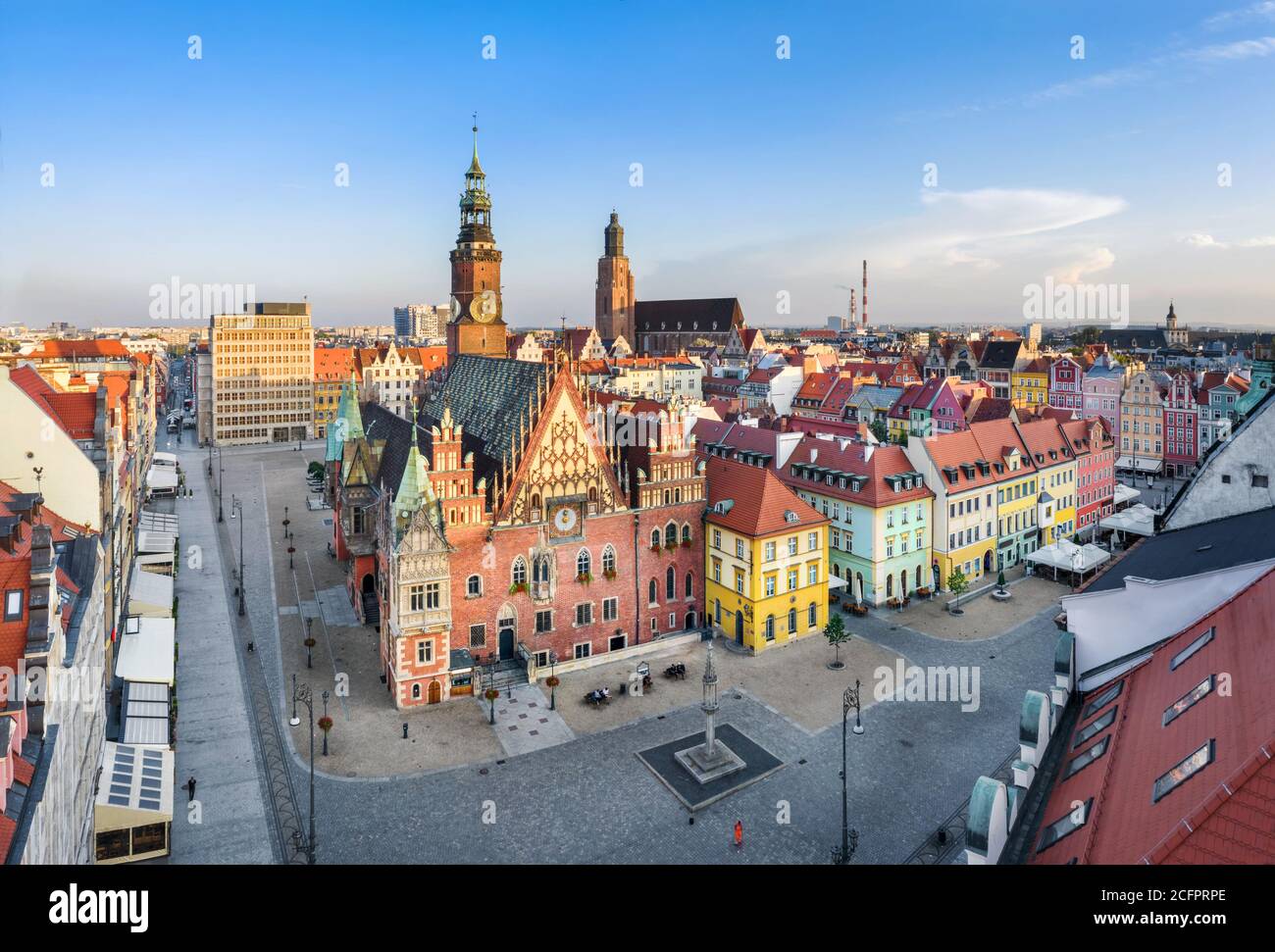 Vue aérienne de l'hôtel de ville historique sur la place Rynek à Wroclaw, Pologne Banque D'Images