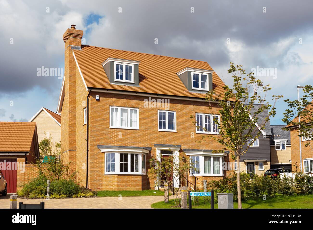 Nouvelle maison de construction dans le nouveau développement immobilier de St Michael's Hurst à Bishop's Stortford, Hertfordshire. ROYAUME-UNI Banque D'Images