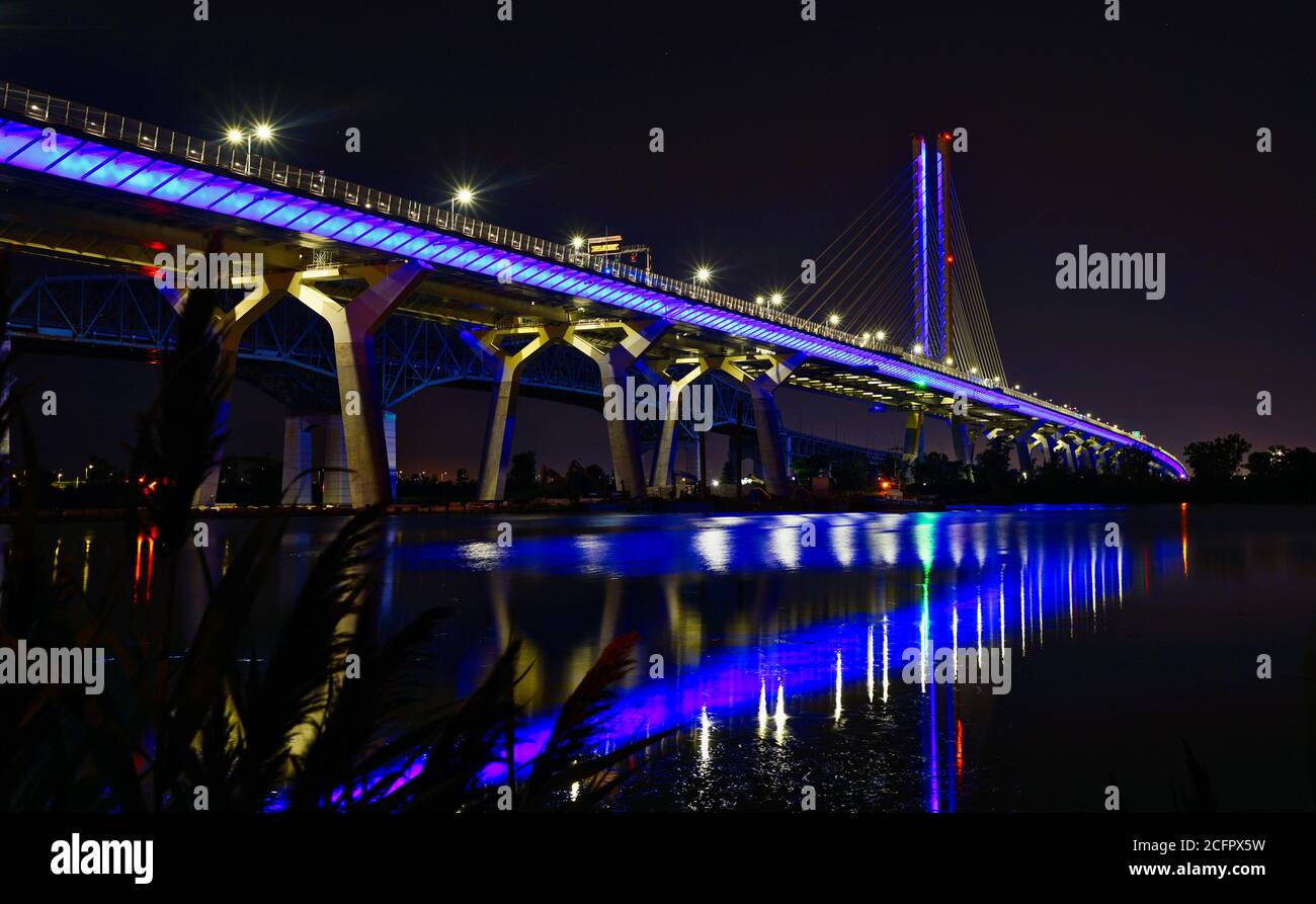 Montréal,Québec,Canada,le 6 septembre 2020.Pont Champlain éclairé la nuit.crédit:Mario Beauregard/Alamy News Banque D'Images