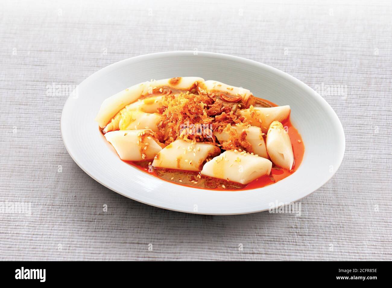 Chee Cheong Fun, rouleau de nouilles de riz chinois avec sauce au curry Banque D'Images