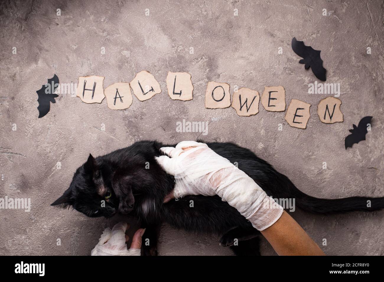 Fond d'halloween avec la main de maman Banque D'Images