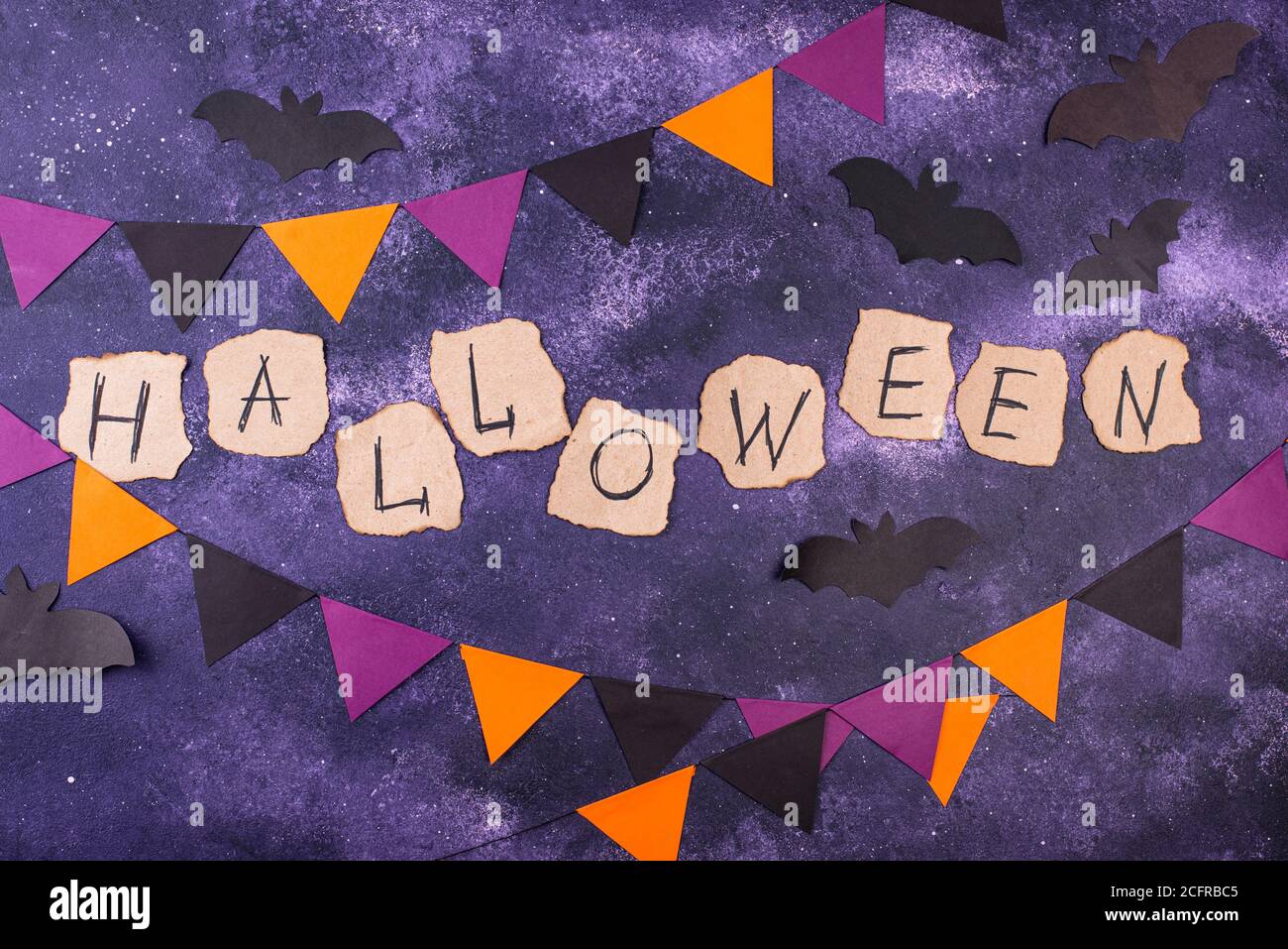 Arrière-plan Halloween avec guirlande en papier Banque D'Images