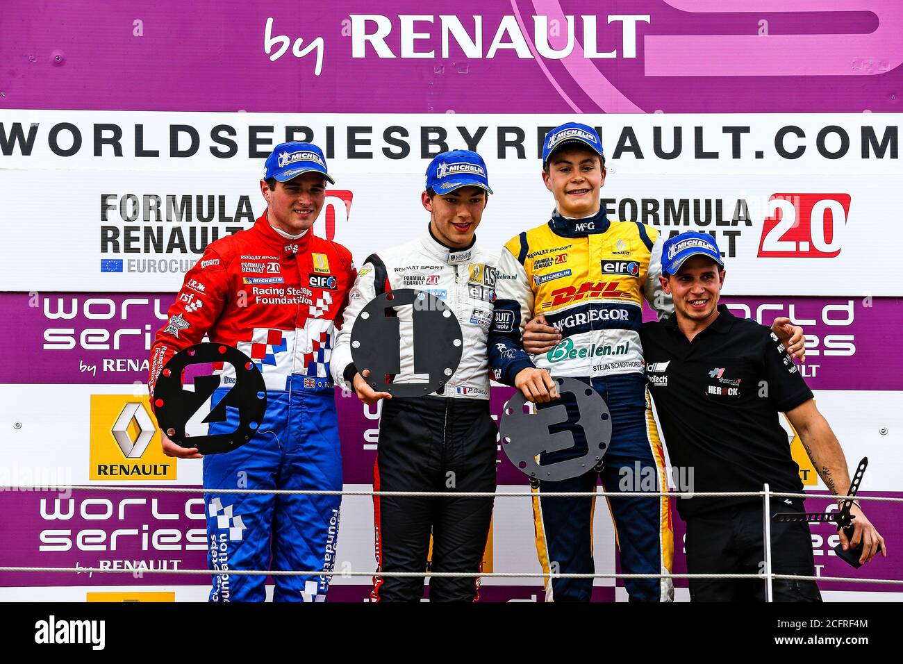 MOTORSPORT - WORLD SERIES BY RENAULT 2013 - MOSCOW RACEWAY (RUS) - 21 TO 23/06/2013 - PHOTO GREGORY LENMAND / DPPI - ROWLAND OLIVER (GBR) - MANOR MP MOTORSPORT - FORMULE RENAULT 2.0 - PORTRAIT D'AMBIANCE GASLY PIERRE (FRA) - COURSE TECH 1 - FORMULE RENAULT 2.0 - PORTRAIT D'AMBIANCE SCHOTHORST STEIJN (NED) - COURSE JOSEF KAUFMANN - FORMULE RENAULT 2.0 - AMBIANCE PORTRAIT PODIUM crédit: LM/DPPI/DPPI/Gregory Lenmand/Alay Live News Banque D'Images