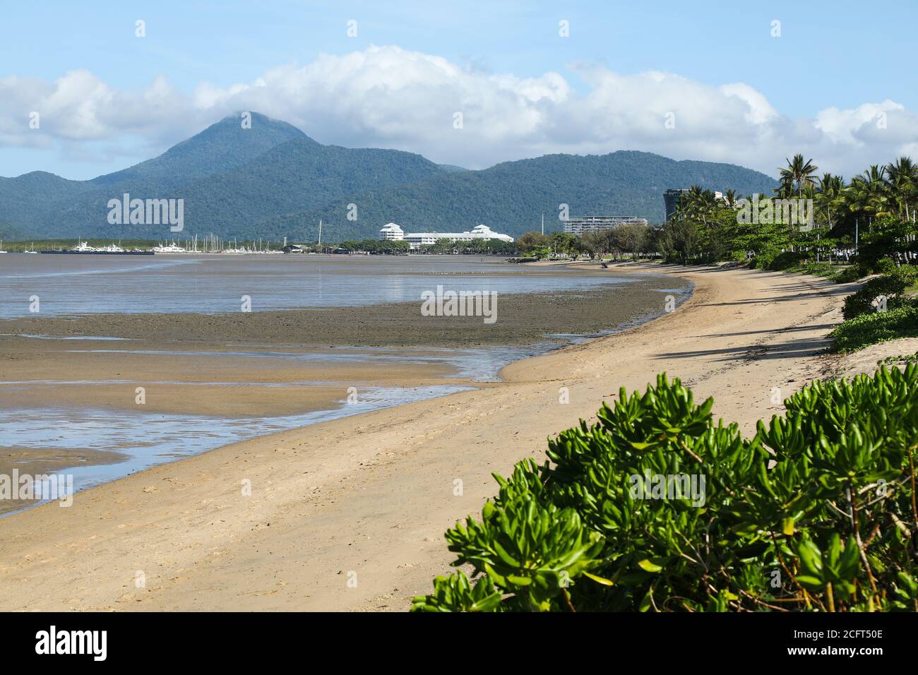 The Esplanade Beach and mudflats, Cairns, Queensland, Australie. Banque D'Images