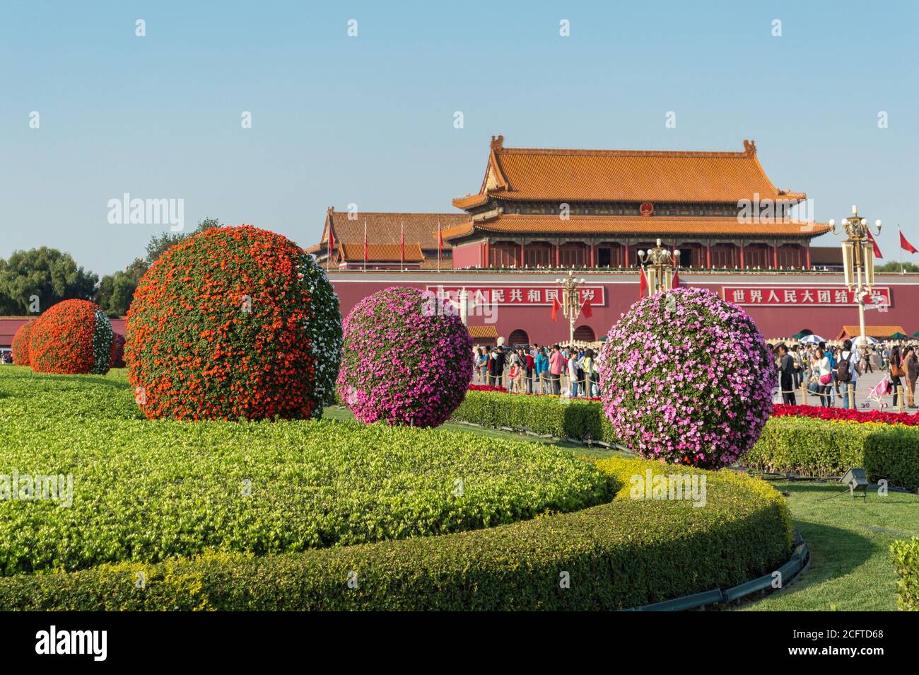 Pékin / Chine - 27 septembre 2014 : exposition de fleurs colorées installée sur la place Tiananmen à Pékin avant une fête nationale, le jour national du TH Banque D'Images