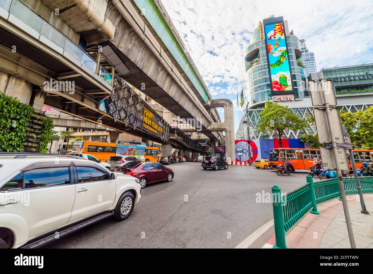 BANGKOK, THAÏLANDE - 16 DÉCEMBRE 2018 - Ratchaprasong intersection avec le Central World Shopping Mall Building le 16 décembre 2018 à Bangkok, Thaïlande Banque D'Images