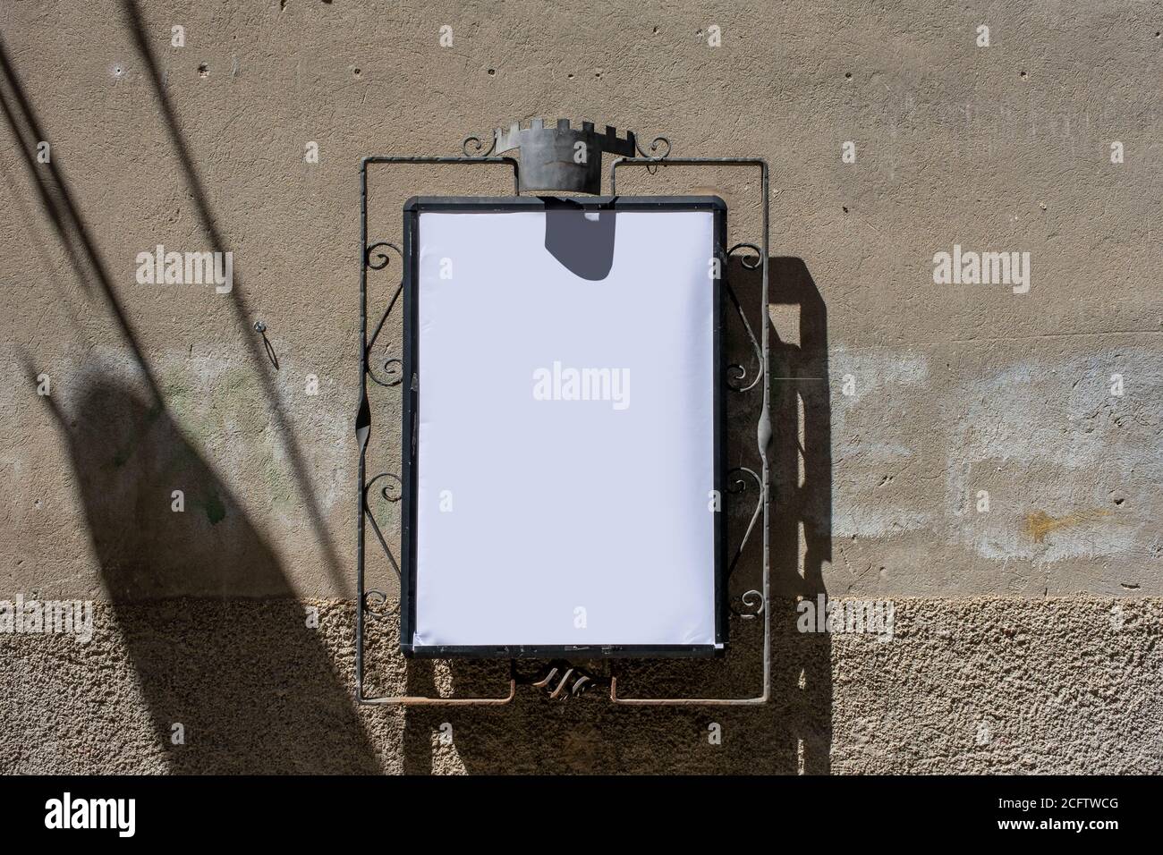 Menu vide board stand et outdoor cafe Banque D'Images