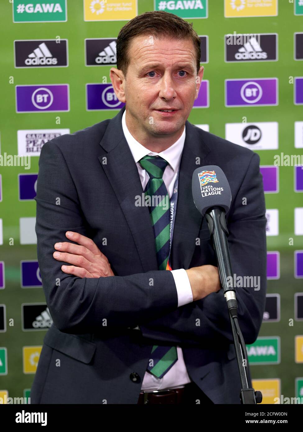 Ian Baraclough, directeur de l'Irlande du Nord, s'adresse à la presse après le match de la Ligue B du Groupe 1 de l'UEFA à Windsor Park, à Belfast. Banque D'Images