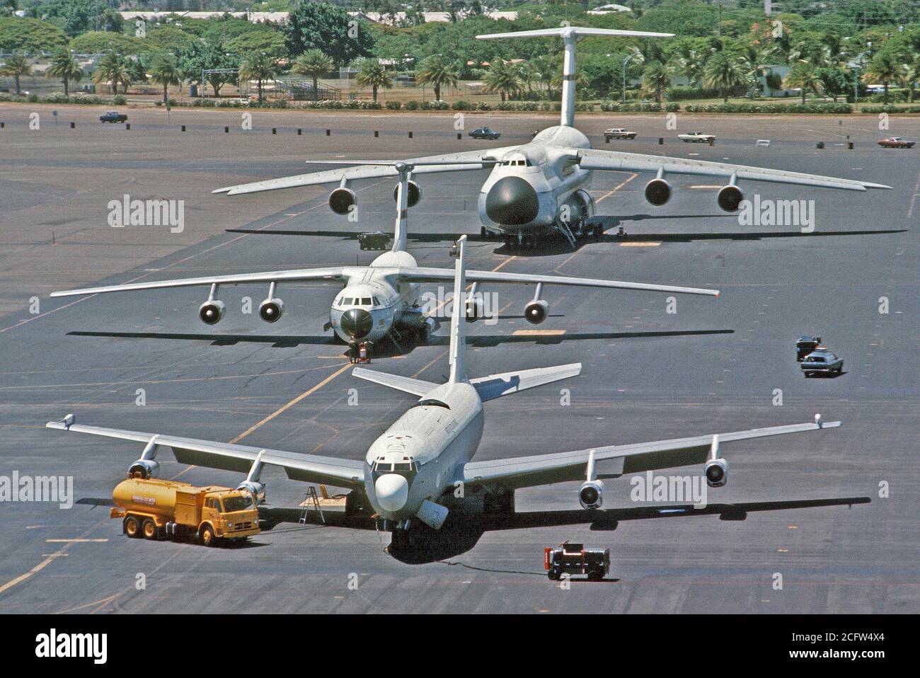 1979 - UN KC-135 Stratotanker, C-141B Starlifter et C-5A Galaxy avions stationnés sur l'aire de trafic. Banque D'Images