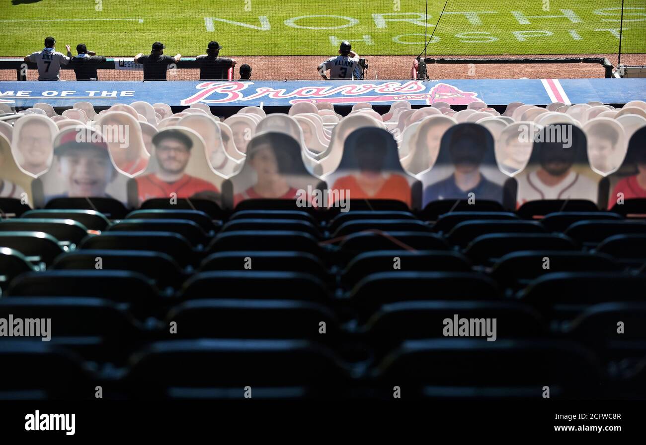 Atlanta, Géorgie, États-Unis. 07septembre 2020. Des découpes de carton de fans occupent les sièges d'un Truist Park vide pour un match MLB entre les Miami Marlins et les Atlanta Braves à Atlanta, GA. Austin McAfee/CSM/Alamy Live News Banque D'Images