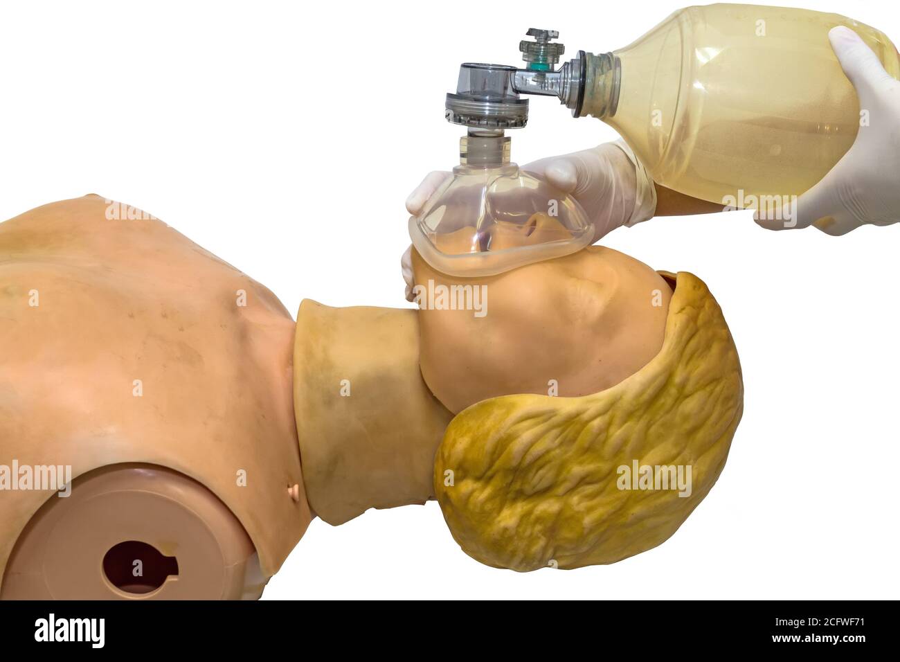 Main et gants médicaux blancs de médecin de démonstration réanimation CPR Technique par masque avec sac sur le modèle Banque D'Images