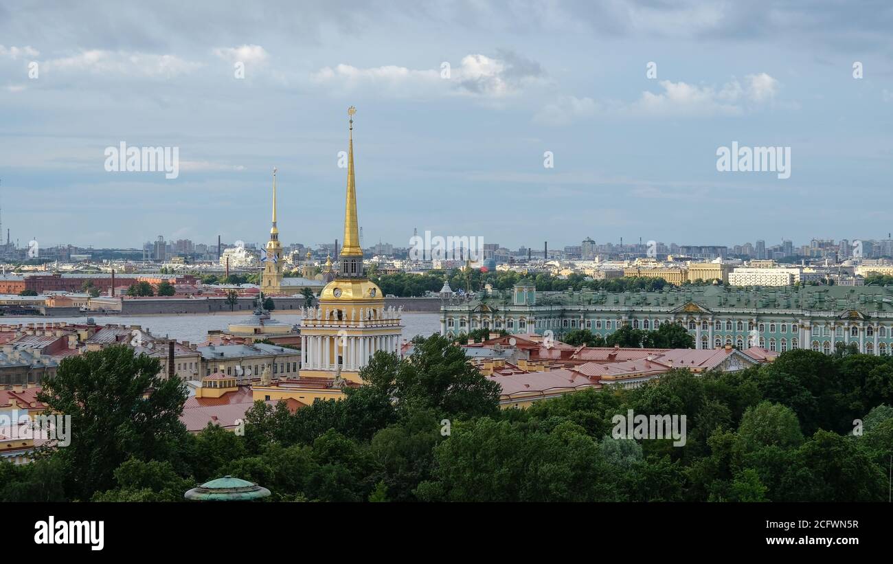 Bâtiment de l'Amirauté vue aérienne depuis la Colonnade de la cathédrale Saint-Isaac à Saint-Pétersbourg, Russie Banque D'Images