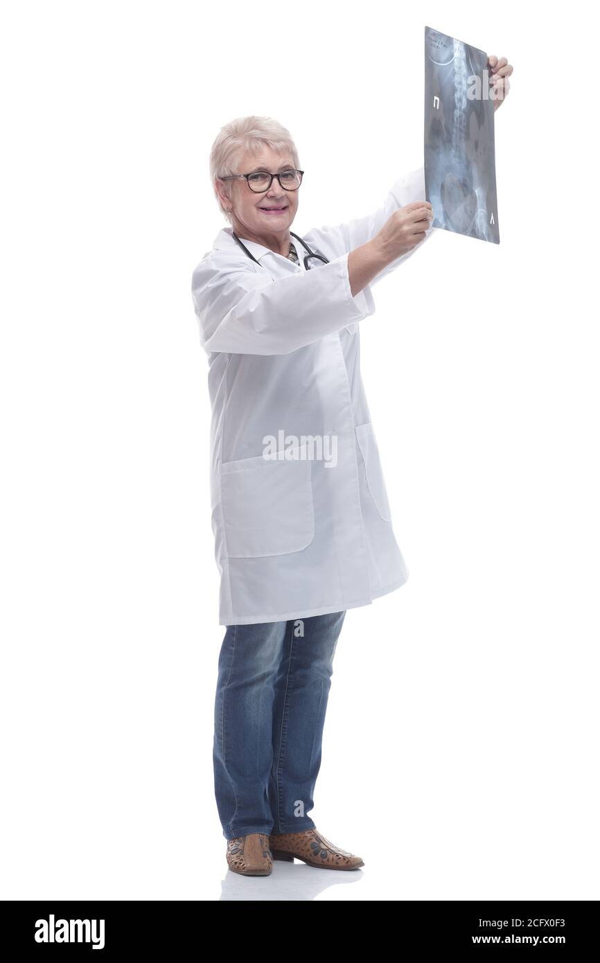 en pleine croissance. femme médecin regardant une radiographie d'un patient Banque D'Images