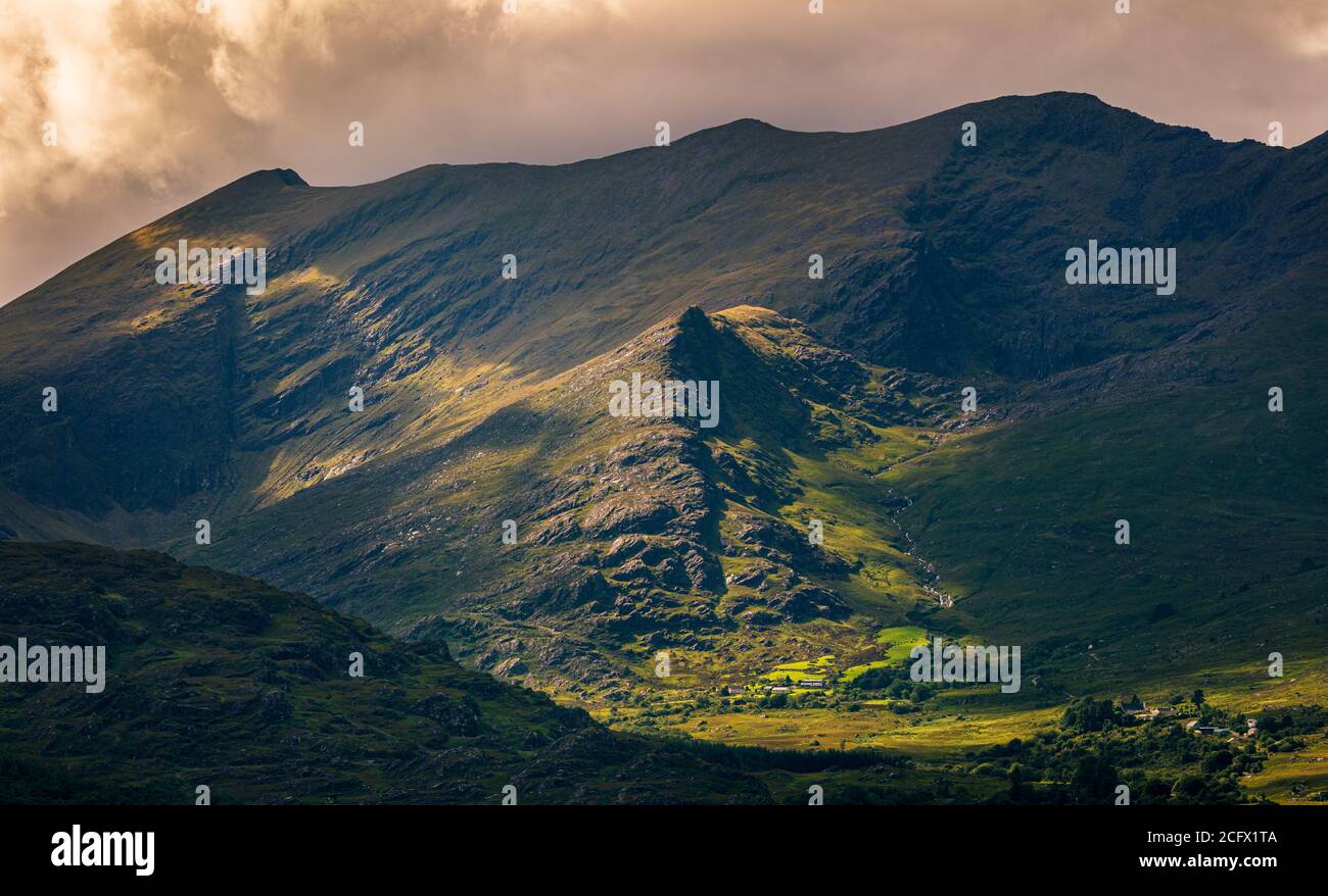 En haut des montagnes du Kerry... Banque D'Images