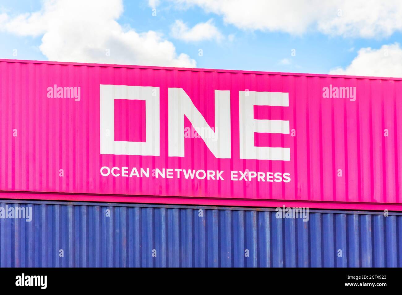 Le conteneur Ocean Network Express ONE se trouve au terminal Depot. Russie, Saint-Pétersbourg. 23 juillet 2020 Banque D'Images