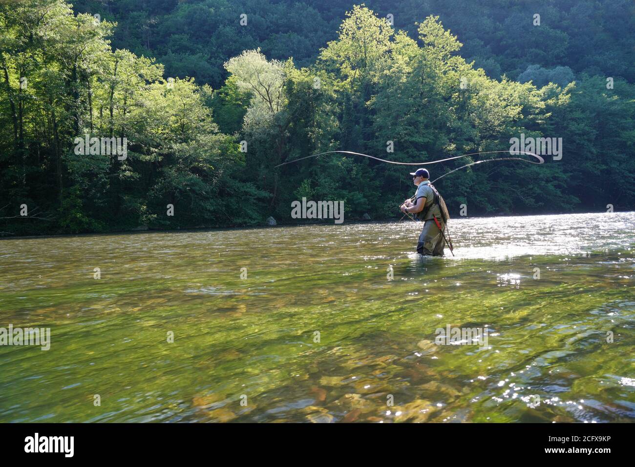pêche à la truite dans la grande rivière Banque D'Images