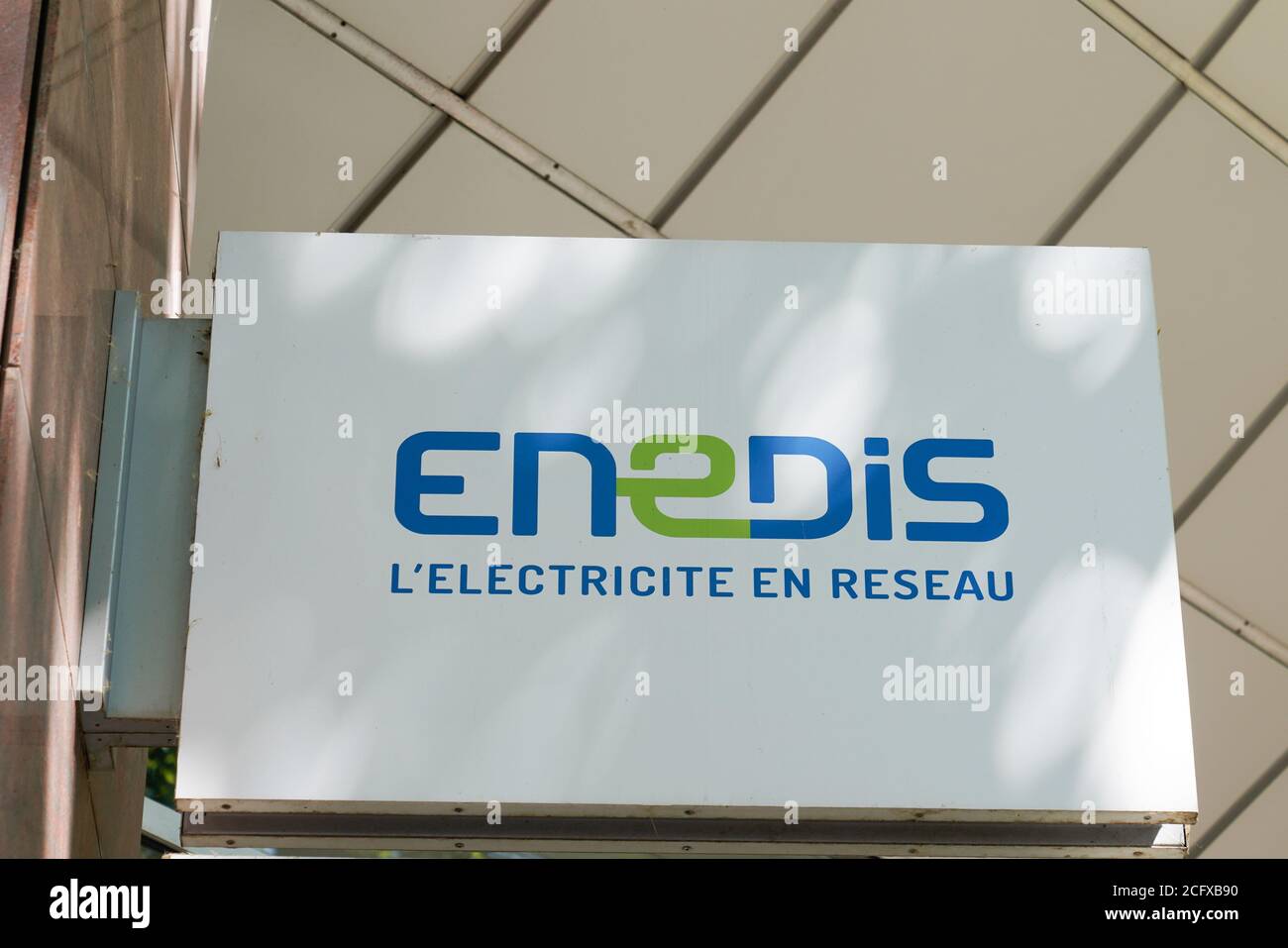 Bordeaux , Aquitaine / France - 09 01 2020 : logo ENEDIS edf signe du fournisseur de réseau de distribution d'électricité société publique en France Banque D'Images