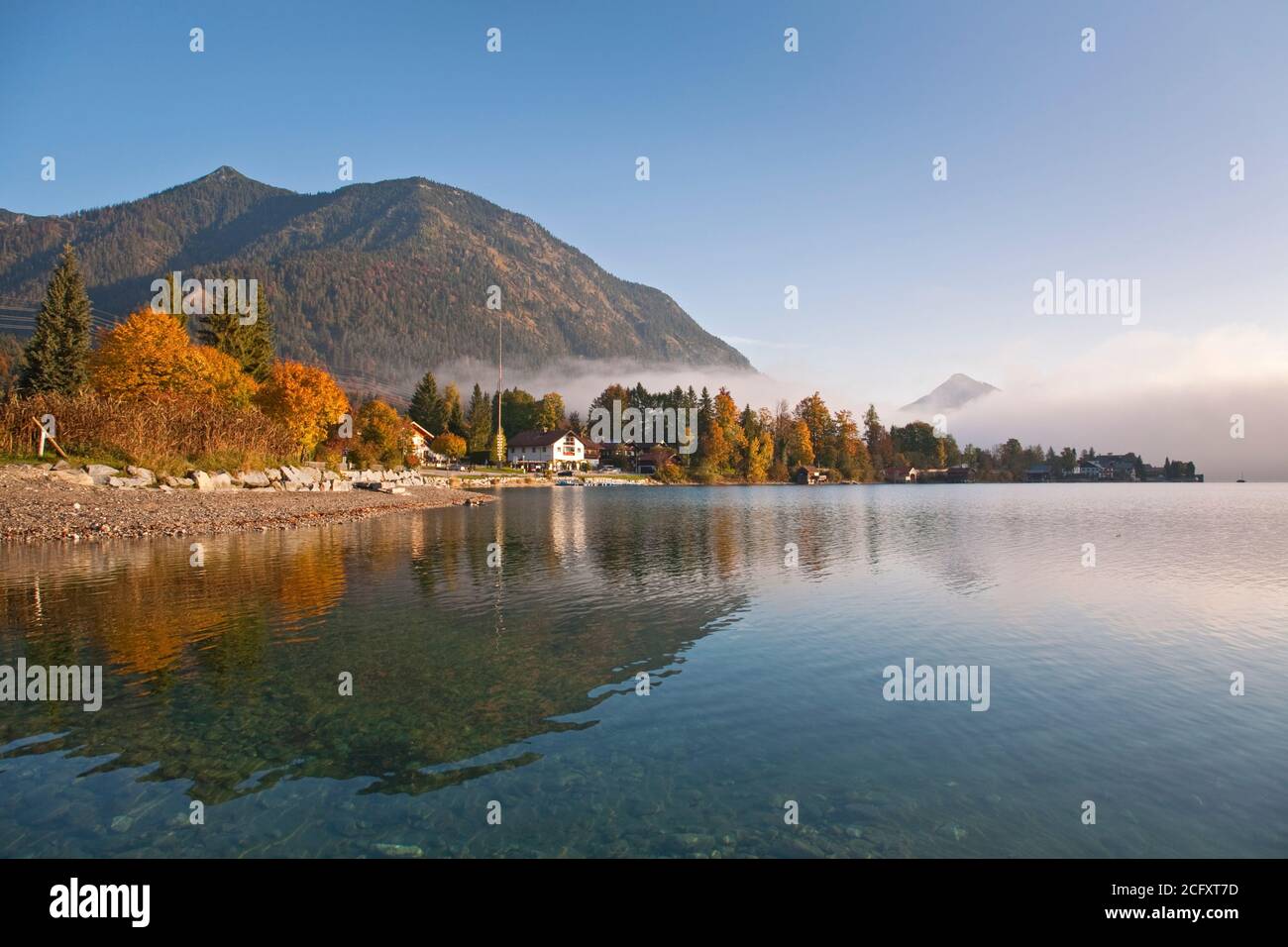 Géographie / Voyage, Allemagne, Bavière, Walchensee (lac Walchen), vue sur le cottage Walchensee (lac , droits-supplémentaires-dégagement-Info-non-disponible Banque D'Images