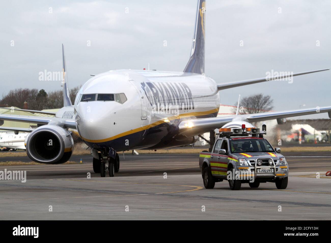 Aéroport de Glasgow Prestwick, Ayrshire, Écosse 16 février 2011. Ouverture de la base de maintenance de Ryanair à Prestwick avec Boeing 737-800 dans la baie de maintenance dans un nouveau cintre Banque D'Images