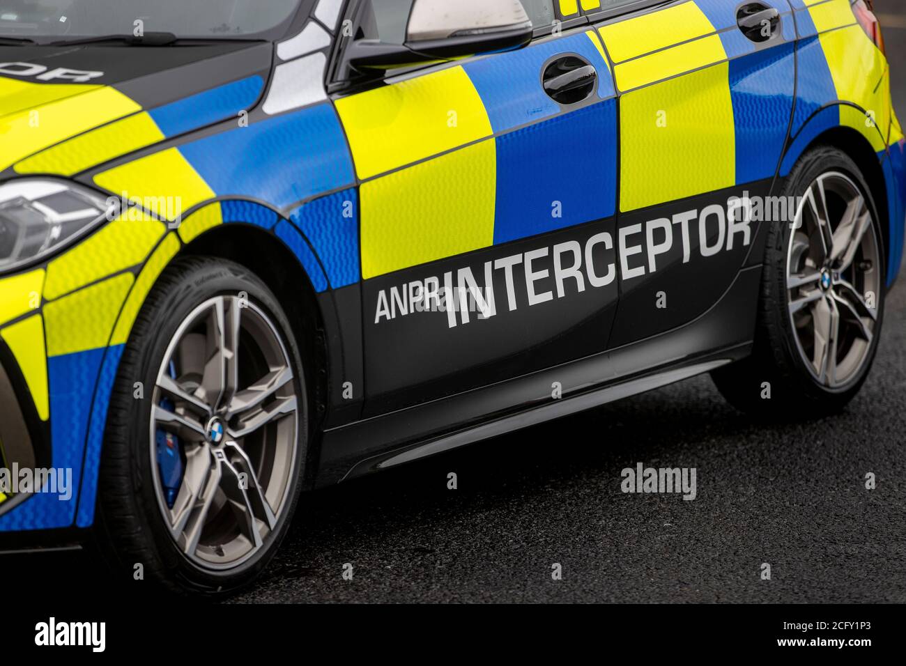 Détail d'un véhicule de police BMW en démonstration lors du lancement par le PSNI de la nouvelle équipe d'interception de reconnaissance automatique de plaque d'immatriculation (ANPR) à Lisburn. Banque D'Images