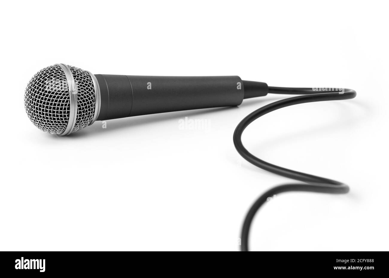 Microphone sur fond blanc Banque D'Images