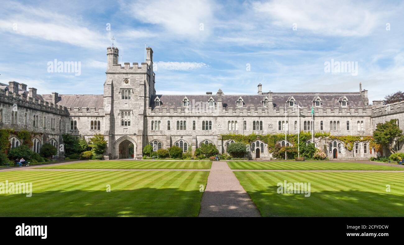 Cork, Cork, Irlande. 08 septembre 2020. Avec l'arrivée des offres de place d'université vendredi prochain, les collèges de troisième niveau se préparent à une admission de nouveaux étudiants plus tard en septembre. Images Quadrangle à l'université de Cork, comté de Cork, - Credit; David Creedon / Alay Live News Banque D'Images