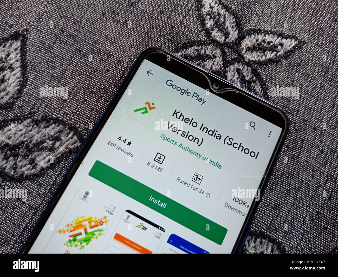 DISTRICT KATNI, INDE - 04 MAI 2020: Khelo Inde version scolaire applications android affichées sur un smartphone isolé à l'écran numérique. Banque D'Images