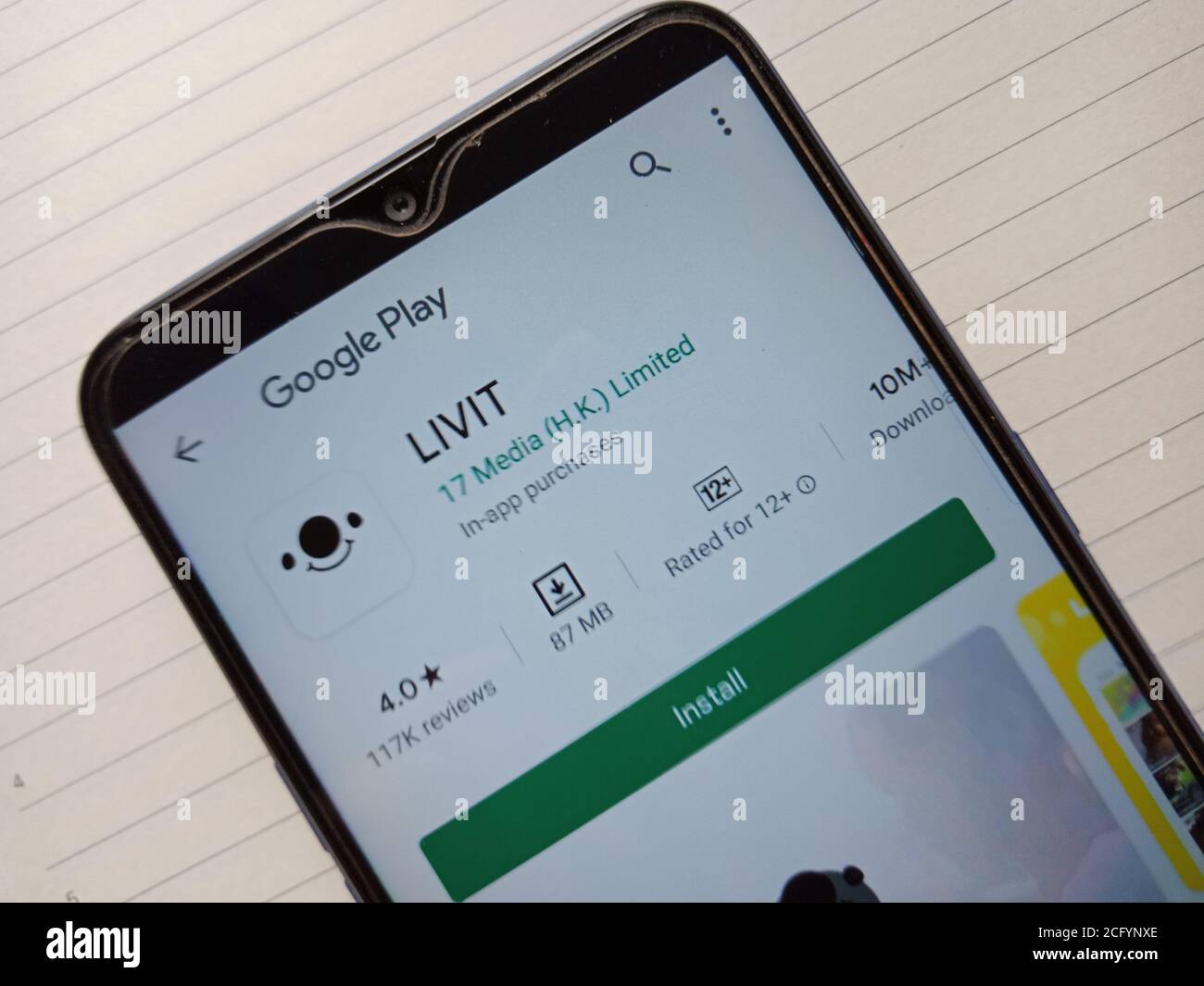 DISTRICT KATNI, INDE - 04 MAI 2020 : logiciel d'application LIVIT affiché sur l'écran du smartphone isolé. Banque D'Images