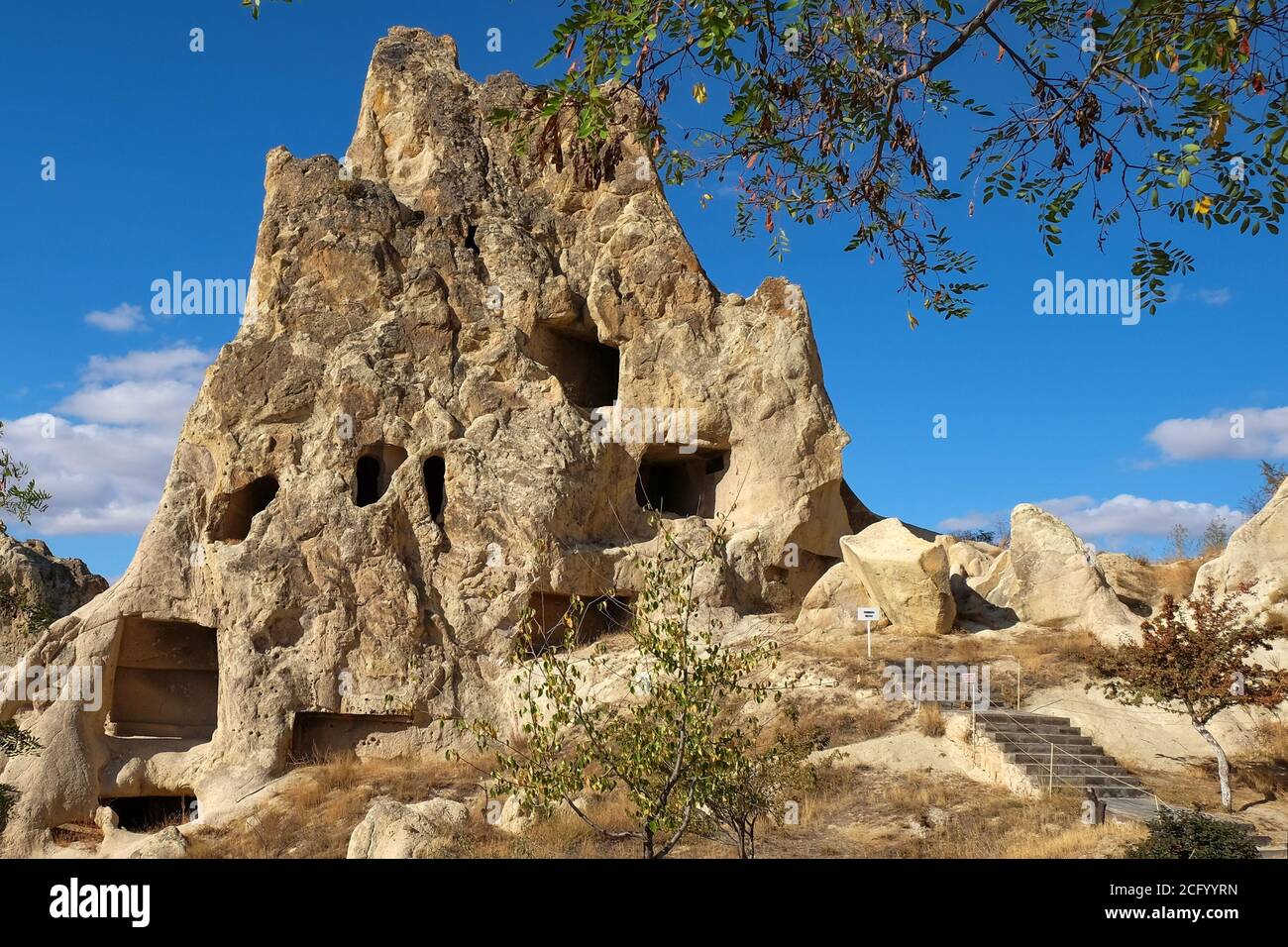 Fabuleuse formation de tuf érodé volcanique naturel avec des maisons de roche troglodyte En plein air Musée Goreme, vallée de la Cappadoce Banque D'Images