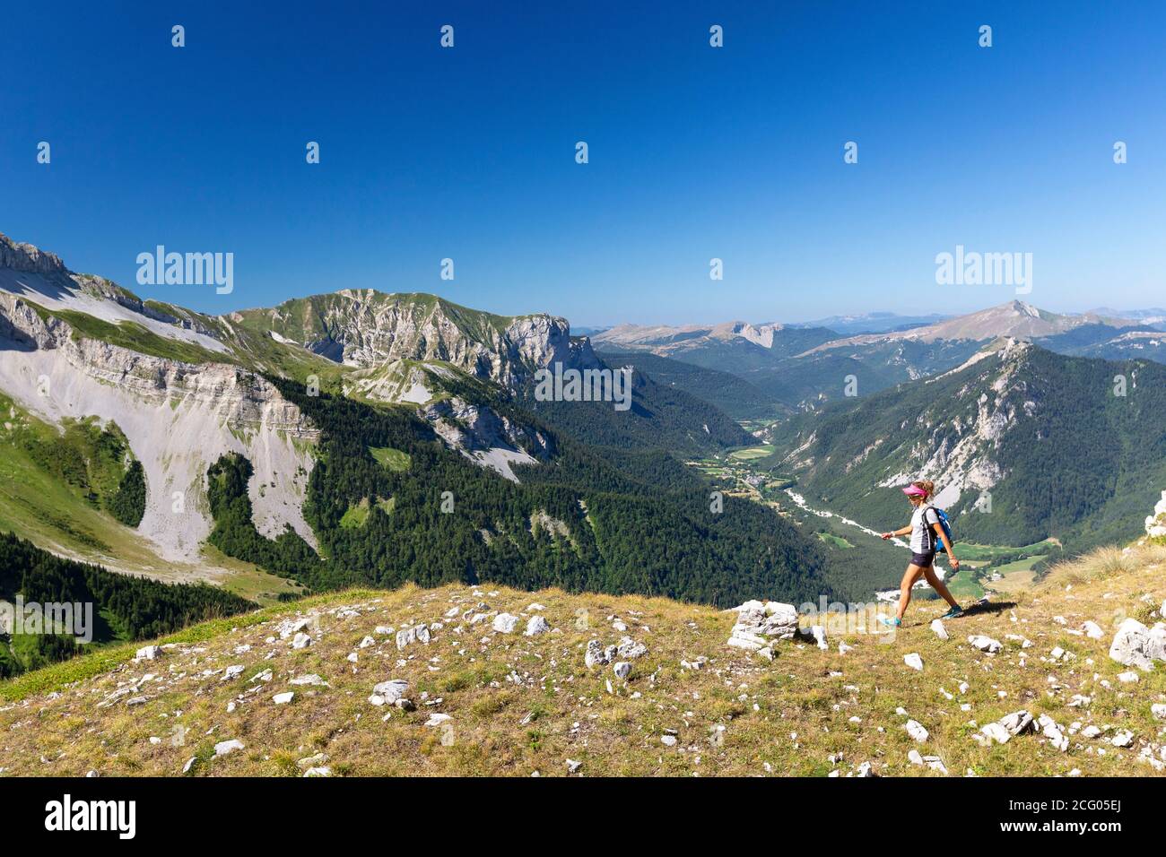 France, Drôme, Parc naturel régional du Vercors, vallée de Jarjatte, lac de Lauzon, randonnée féminine Banque D'Images