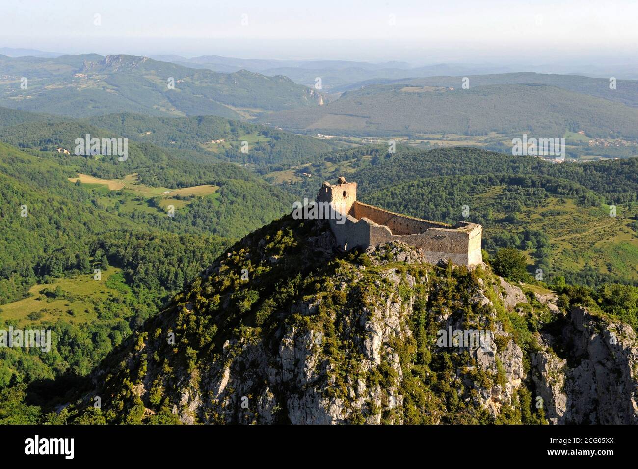 France, Ariège, Lavelanet, Montsegur (vue aérienne) du château de Montsegur au lever du soleil Banque D'Images