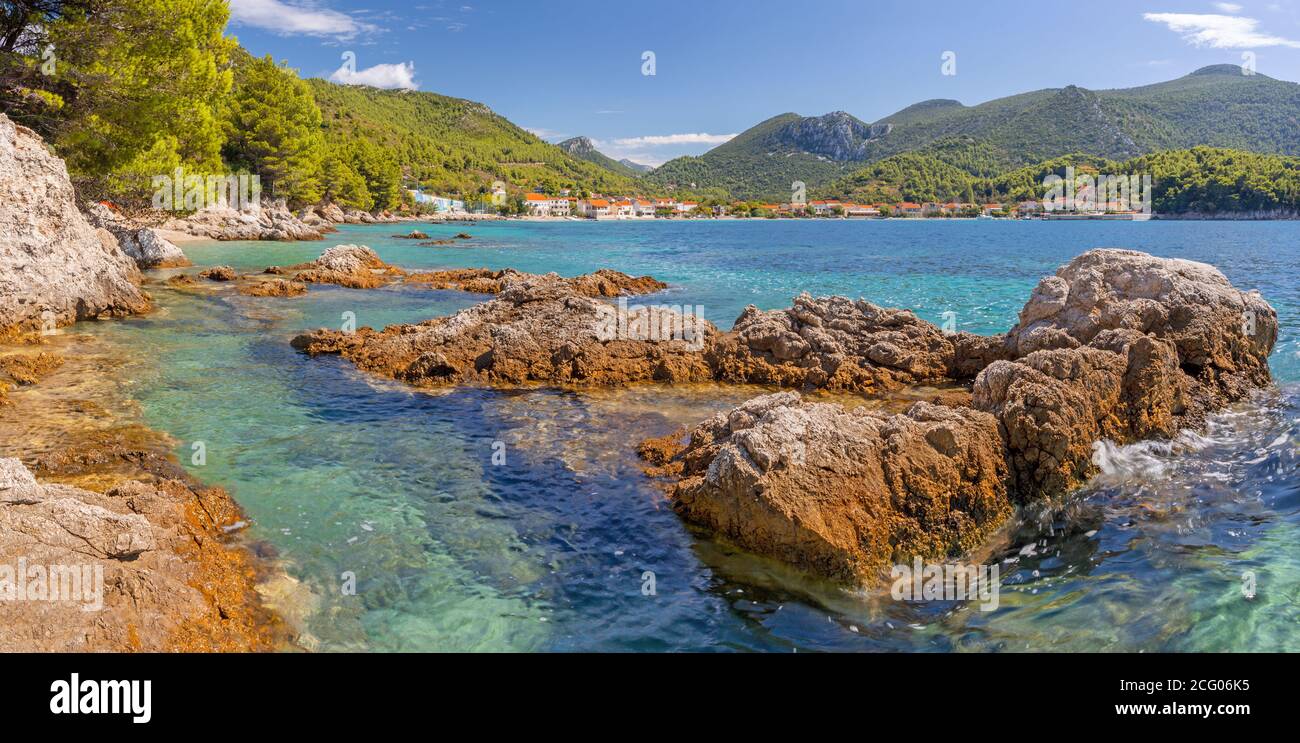 Croatie - la belle côte de la péninsule de Peliesac près de Zuliana Banque D'Images