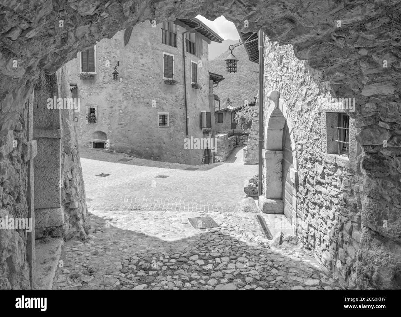 CANALE DI TENNO, ITALIE - 9 JUIN 2019 : les ailsle dans le petit village rural de montagne près du lac Lago di Teno. Banque D'Images