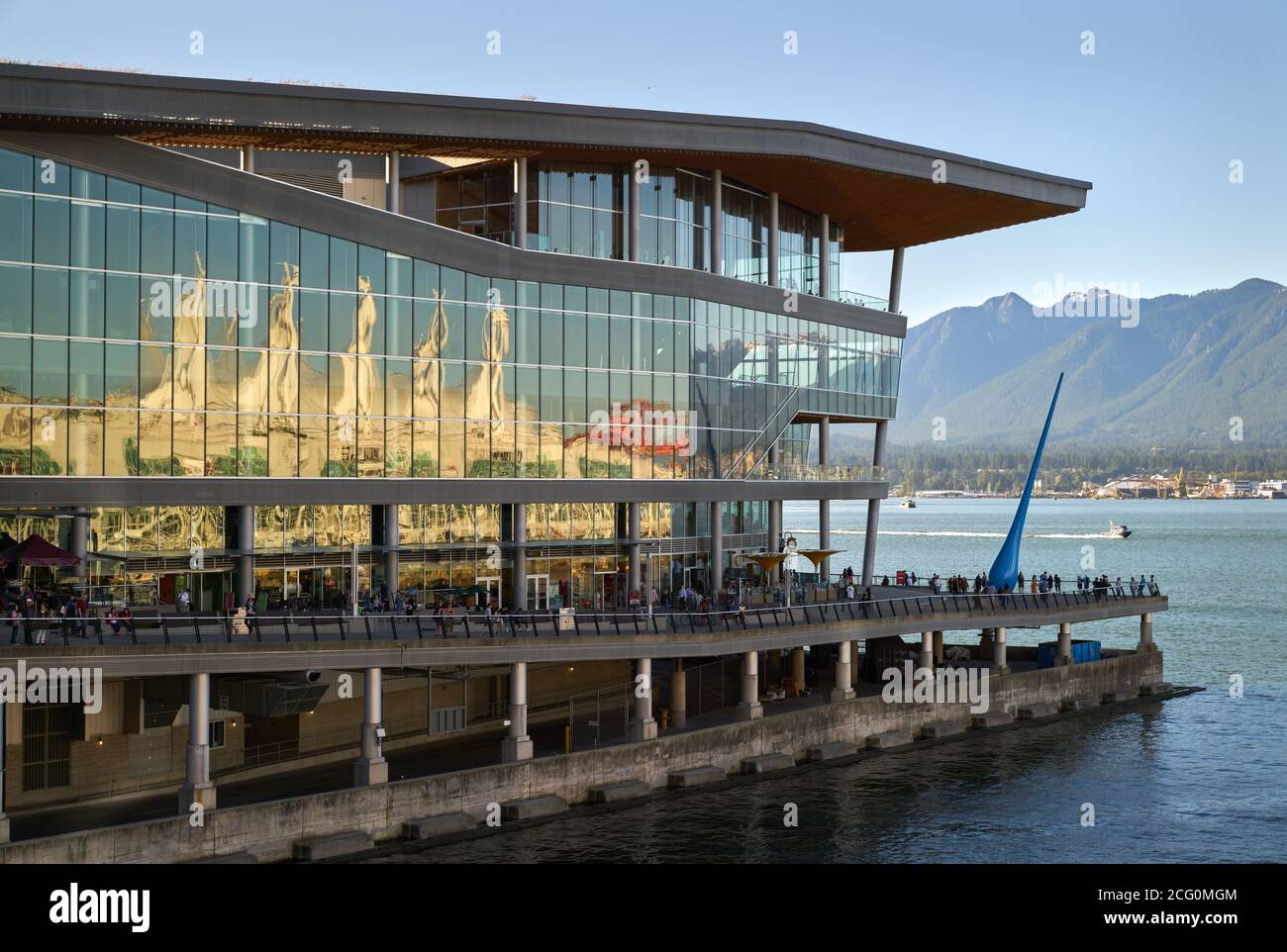 Centre des congrès de Vancouver. Réflexions de Vancouver dans le centre des congrès du port. Colombie-Britannique. Banque D'Images