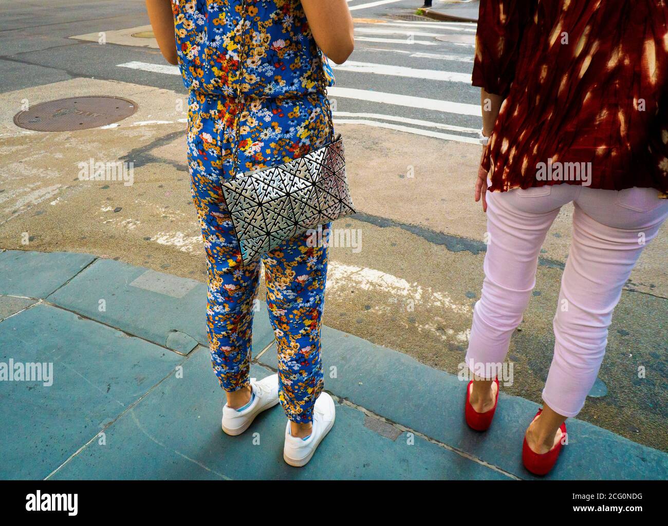 Mode coloré sur la Cinquième Avenue à New York le dimanche 6 septembre 2020 (© Richard B. Levine) Banque D'Images