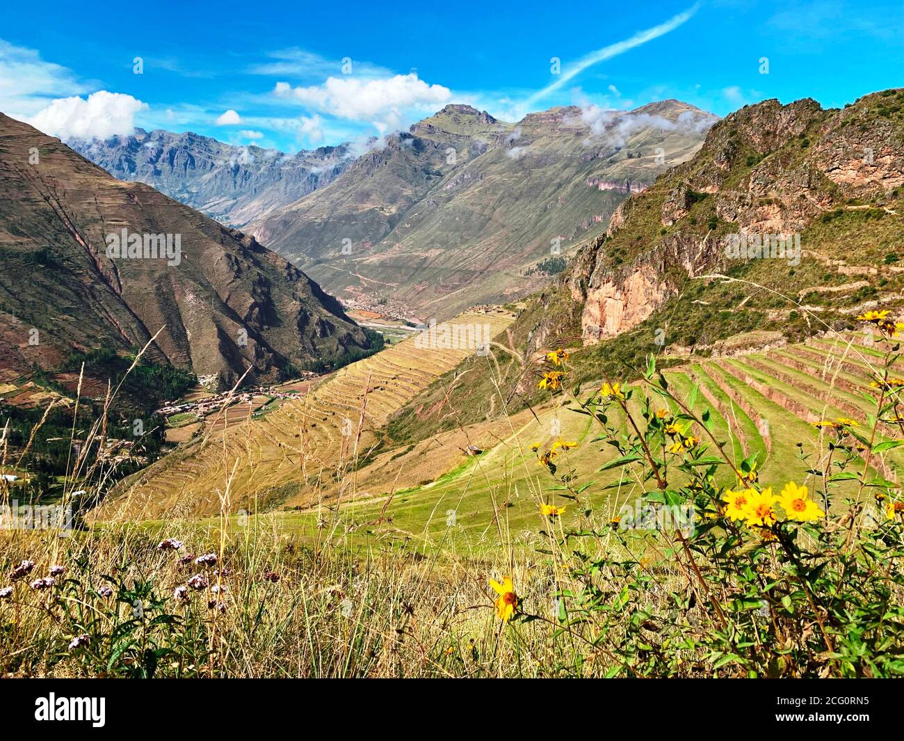Magnifique nature péruvienne. Vallée sacrée des incas. Été dans la vallée d'Urubamba. Paysage de montagne incroyable des Andes. Terrasse pittoresque en herbe verte d'Andenes Banque D'Images