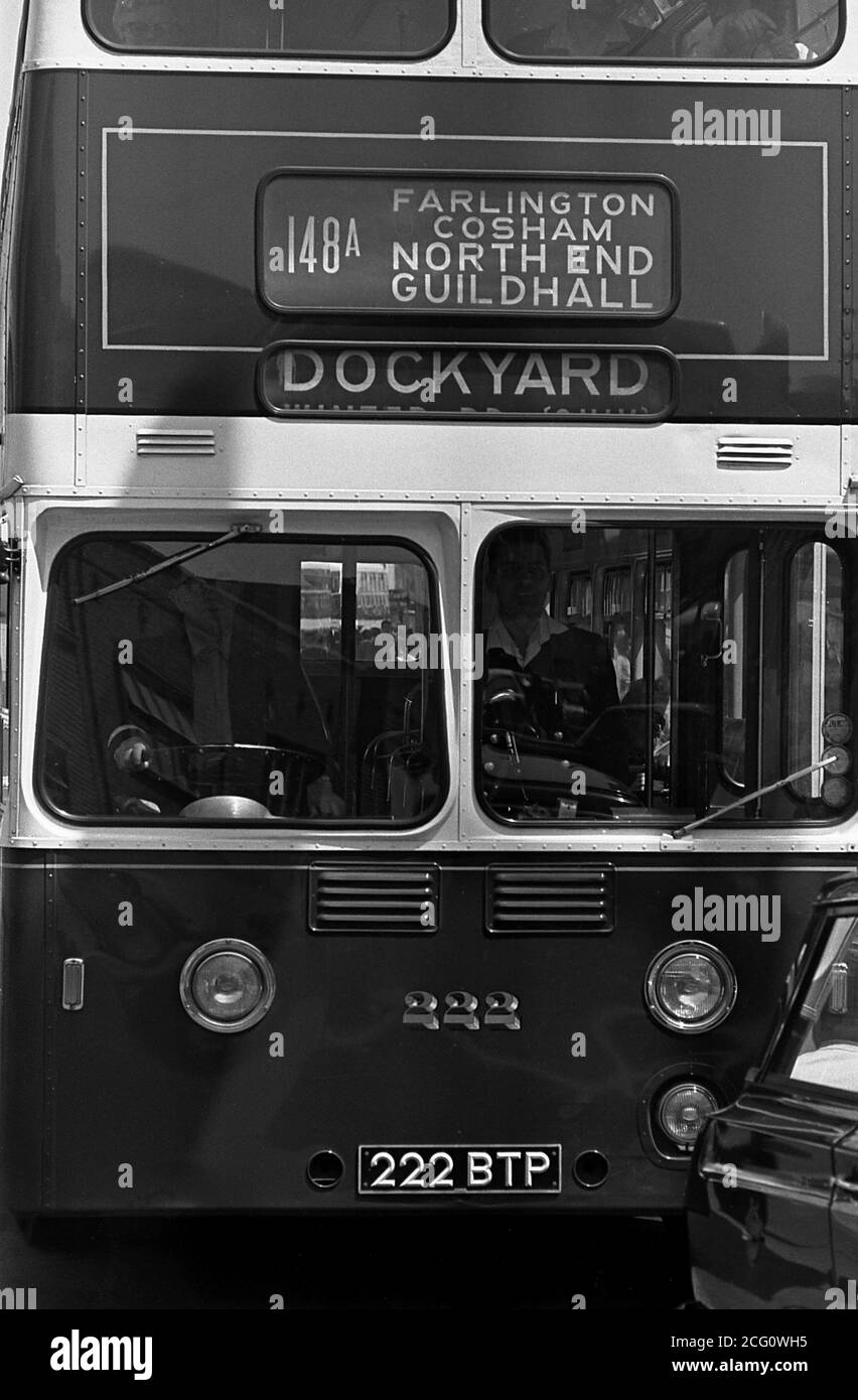 AJAXNETPHOTO. 1968. PORTSMOUTH, ANGLETERRE. - CITY CORPORATION BUS - ROUTE 148A DOUBLE DECKER À DOCKYARD DE FARLINGTON.PHOTO:JONATHAN EASTLAND/AJAX REF:3568156 14 58 Banque D'Images