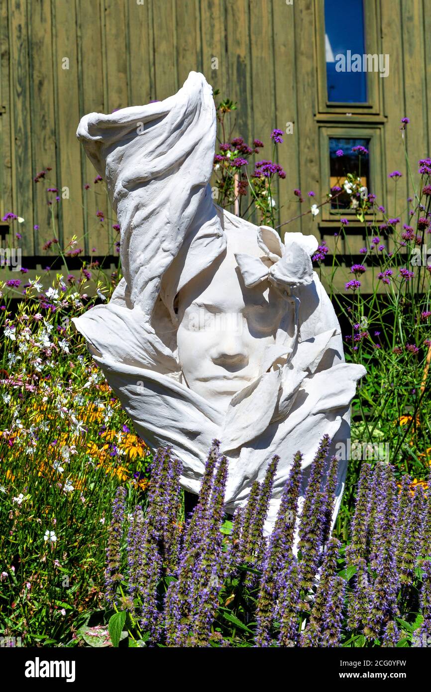 Sculpture « Flower Girl » de Jasmine Pradissitto au Horniman Museum and Gardens, Londres, Royaume-Uni Banque D'Images