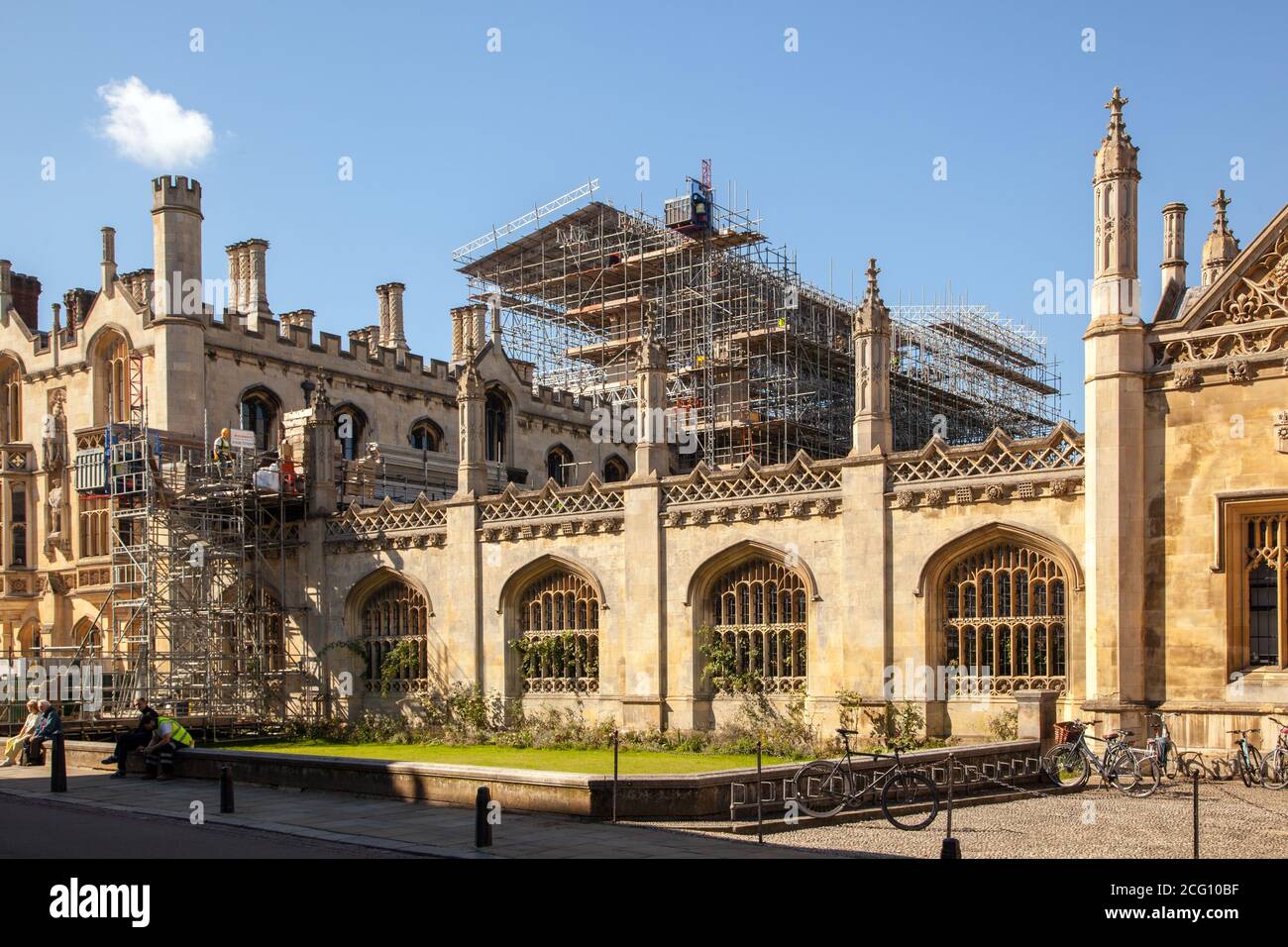 Échafaudage érigé pendant les travaux de réparation et de rénovation du bâtiment Sur Kings Collage Cambridge England Banque D'Images