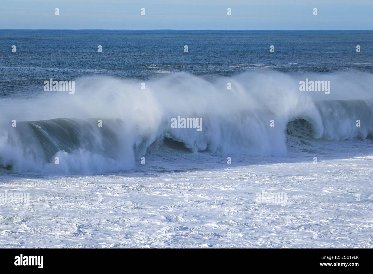 Grandes vagues extrêmement massives de l'océan Atlantique Nord Banque D'Images